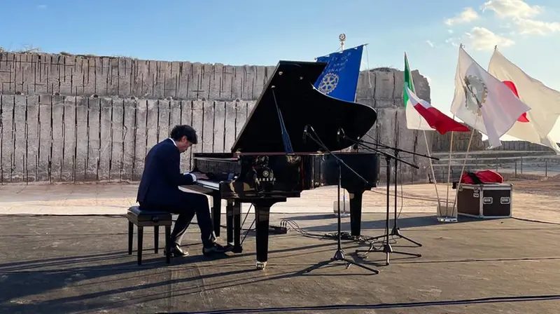 Il concerto di Takahiro Yoshikawa in cava a Lampedusa, ottobre 2022