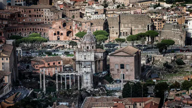 Veduta aerea dei Fori Imperiali scattata a bordo di un elicottero dei Carabinieri in volo di pattuglia per contrasto e prevenzione crimini in citta’, Roma, 24 Settembre 2024. ANSA/GIUSEPPE LAMI - Oggi ricorre il 60esimo anniversario costituzione Servizio aereo dell’Arma dei Carabinieri /////////////// An aerial view of the Fori Imperiali taken from Italian Carabinieri helicopter patrolling above Rome. Italy, 24 September 2024. ANSA/GIUSEPPE LAMI The Italian Carabinieri Flight Department celebrates its 60th anniversary