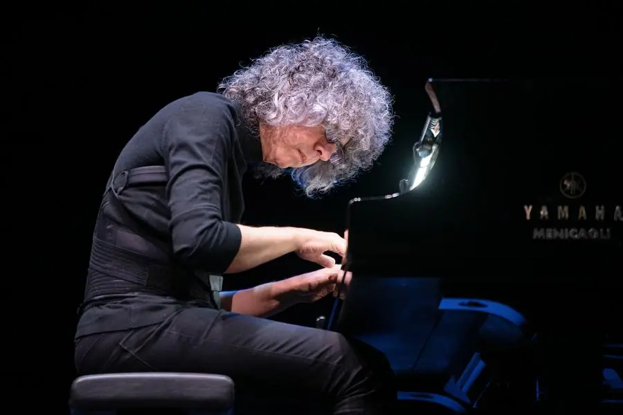 Giovanni Allevi sul palco del Teatro Clerici