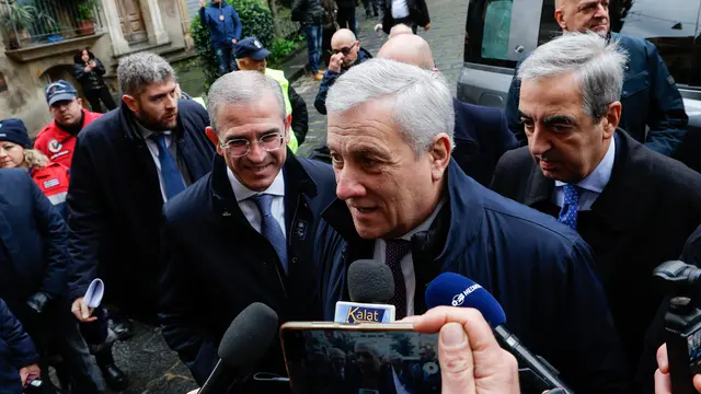 Il ministro degli Esteri italiano Antonio Tajani alla Chiesa del SS. Salvatore durante la Santa Messa in onore di Don Luigi Sturzo in occasione del 106esimo anniversario della fondazione del Partito Popolare Italiano, Caltagirone, 19 gennaio 2025. ANSA/GIUSEPPE LAMI