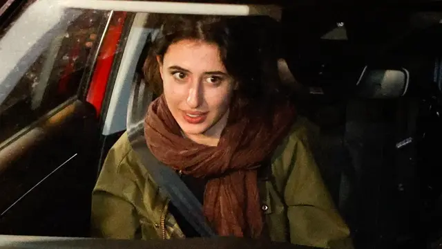 epa11813619 Italian journalist Cecilia Sala looks on inside a car as she returns to her home in Rome, Italy, 08 January 2025. Sala arrived in Italy on 08 January after being released from an Iranian jail. Sala, who works for the newspaper Il Foglio and the podcast company Chora Media, was arrested on 19 December 2024 while reporting in Tehran, Iran. EPA/FABIO FRUSTACI