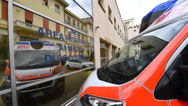 Una ambulanza nei viali dell'ospedale Villa Scassi. A causa dell'impossibilita' di entrare nei reparti a causa dell'emergenza Covid, due prelati Don Gregorio e Don Alvise si sono ingegnati per essere vicino ai malati e portare loro la parola di DIo tramite gli altoparlanti. Genova, 02 febbraio 2021 ANSA/LUCA ZENNARO