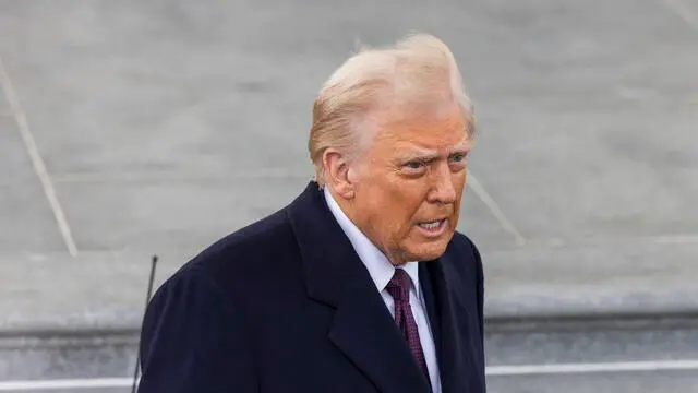 epa11838756 US President-elect Donald Trump departs the North Portico of the White House on the morning of his inauguration in Washington, DC, USA, 20 January 2025. Trump will be sworn in for a second term as president of the United States on 20 January. The presidential inauguration will be held indoors due to extreme cold temperatures in DC. EPA/JIM LO SCALZO / POOL