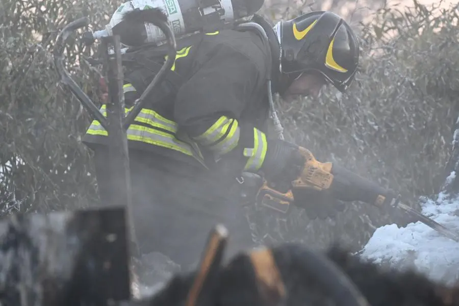 L'intervento dei Vigili del fuoco in tangenziale Sud