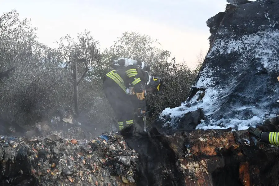 L'intervento dei Vigili del fuoco in tangenziale Sud