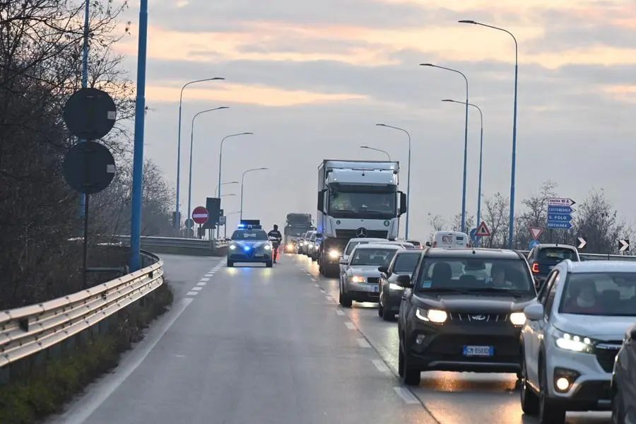 L'intervento dei Vigili del fuoco in tangenziale Sud