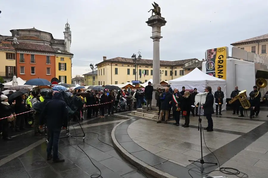 LONATO IN PIAZZA CON NOI REDAZIONE PROVINCIA 19-01-2025  GABRIELE STRADA NEW EDEN GROUP 