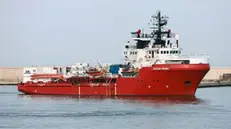 è entrata nel porto di Bari la nave Ocean viking con a bordo 244 migranti - tra cui 18 minori non accompagnati, due disabili e due donne incinte - soccorsi nei giorni scorsi in zona Sar (Search and rescue) libica. Le condizioni di salute delle persone a bordo sarebbero buone. Alcuni dei migranti saranno distribuiti nei centri pugliesi altri, invece, andranno in Calabria. Bari 30 12 2023 Foto Donato Fasano / Ansa