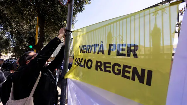 Sit-in davanti l’ambasciata di Egitto “verità per Giulio Regerni”. Roma 28 aprile 2023 ANSA/MASSIMO PERCOSSI