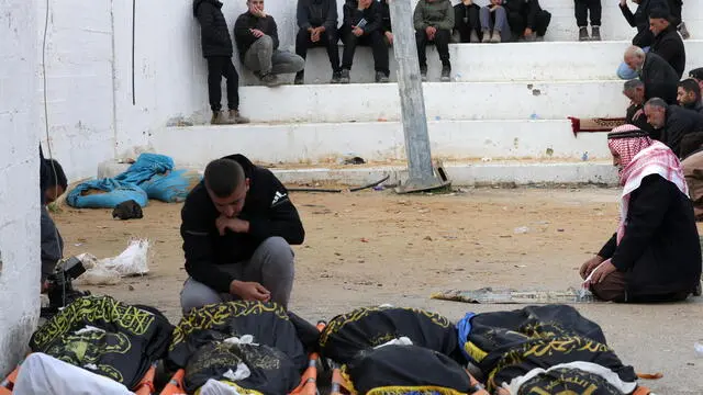 epa11828395 Mourners pray near the bodies of four of six Palestinians killed in an airstrike, during their funeral at Jenin refugee camp, near the West Bank city of Jenin, 16 January 2025. At least six Palestinians were killed and three others wounded after an Israeli airstrike in Jenin refugee camp, according to the Palestinian Ministry of Health. EPA/ALAA BADARNEH