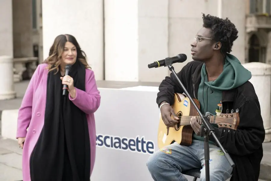 Sidy Casse presenta il suo nuovo singolo in piazza Loggia