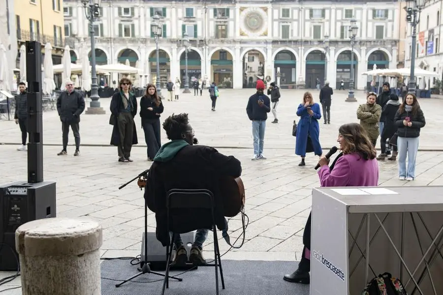 Sidy Casse presenta il suo nuovo singolo in piazza Loggia