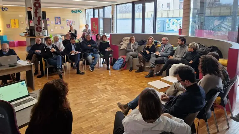 La Commissione cultura riunitasi ieri alla biblioteca Uau di via Milano - © www.giornaledibrescia.it