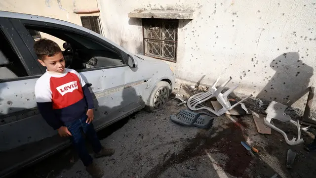 epa11826236 Palestinians check the damage at Jenin refugee camp after an Israeli airstrike on the camp, near the West Bank city of Jenin, 15 January 2025. According to the Palestinian Ministry of Health, at least six Palestinians were killed and five others wounded after an Israeli airstrike in Jenin refugee camp. EPA/ALAA BADARNEH