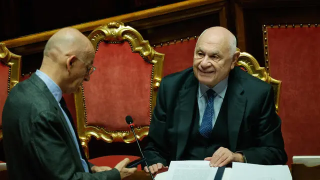 Il sottosegretario Francesco Paolo Sisto (s) e il ministro della Giustizia Carlo Nordio in Senato durante la relazione sull'amministrazione della giustizia , Roma, 22 Gennaio 2025. ANSA/GIUSEPPE LAMI