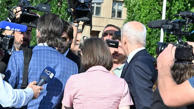 Amanda Knox arriva al Palazzo di Giustizia di Firenze accompagnata dal marito Chris Robinson e dagli Avvocati per la calunnia ricevuta da Patrick Lumuba . na Firenze 05 Giugno 2024 ANSA/CLAUDIO GIOVANNINI