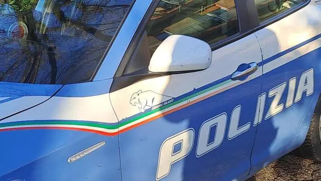 Auto polizia generica ad Ancona