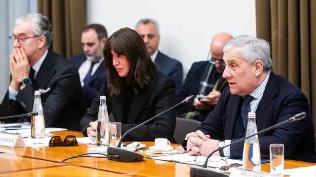 Il ministro degli Affari Esteri Antonio Tajani durante il tavolo “Food For Gaza” alla presenza della ministra dell'Universita e Ricerca Anna Maria Bernini, presso la Farnesina, Roma, 22 gennaio 2025. ANSA/ANGELO CARCONI