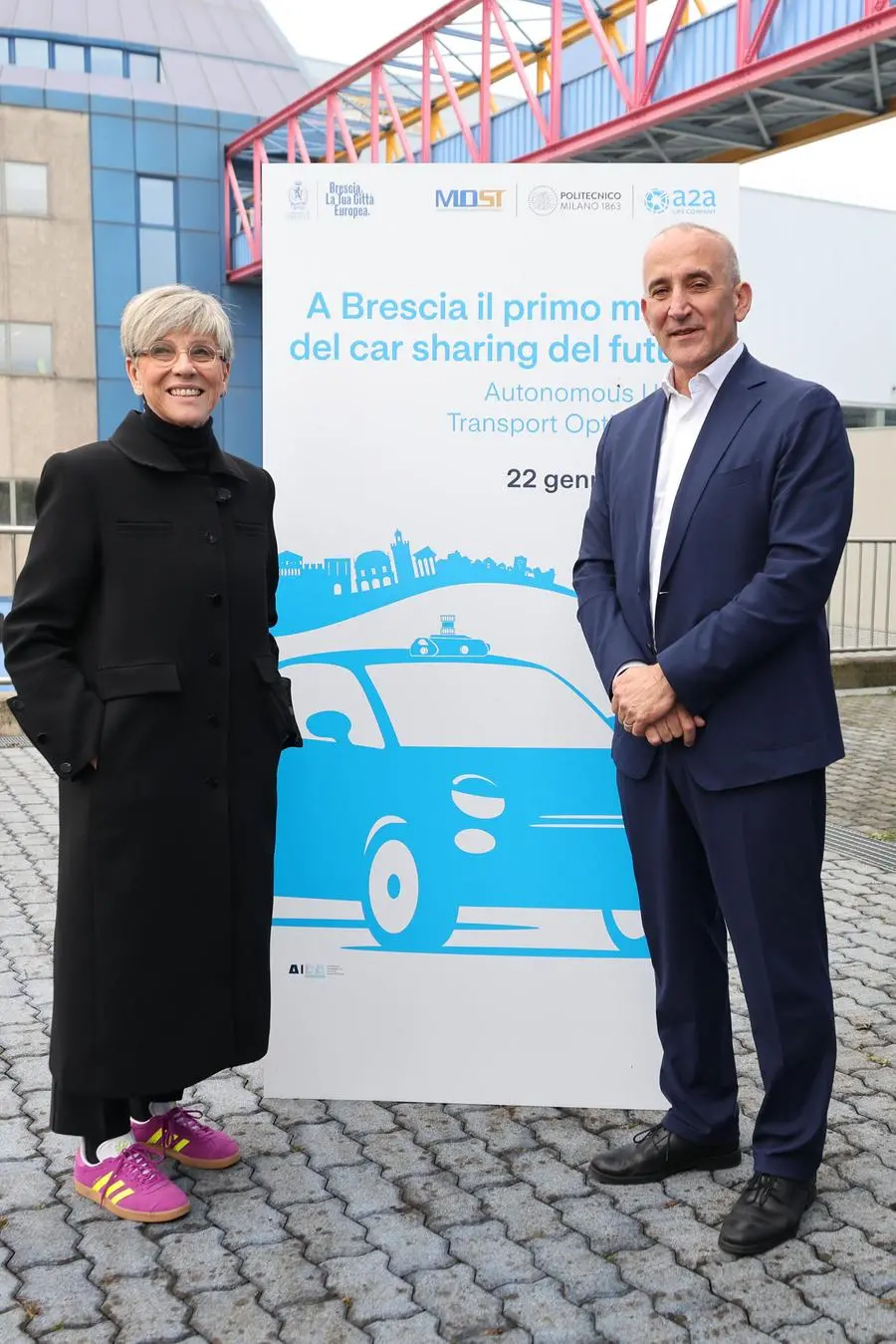 Laura Castelletti sindaca di Brescia e Renato Mazzoncini amministratore delegato di A2A, automobile a guida autonoma, car sharing di Brescia , 22 gennaio 2025. Ansa Filippo Venezia