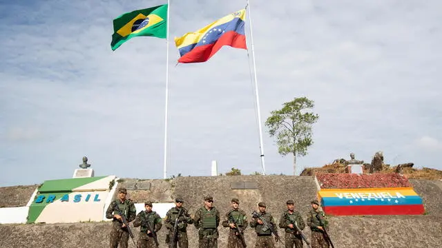 epa08215928 Soldiers of the Brazilian Army guard the border with Venezuela, in the city of Pacaraima, Brazil, 13 February 2020. During the last days, Brazilians protested at the points of the BR-174 road, at the entrance of the city of Pacaraima, with the support of indigenous peoples, about 500 meters from the border between the two countries, against the permanence of Venezuelans in Brazilian territory. EPA/Joedson Alves