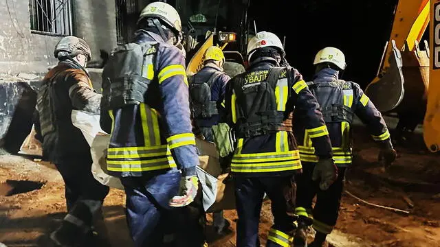 epa11716087 A handout picture made available by the State Emergency Service of Ukraine on 12 November 2024 shows Ukrainian rescuers carrying the body of a woman at the site of a glide bomb attack on a residential building in Zaporizhzhia, Ukraine, 11 November 2024 amid the Russian invasion. Later the bodies of her three children of ten, two years, and two months old were discovered. Four people were killed and 14 people were injured, including five children, according to the State Emergency Service of Ukraine (SESU) report during the Russian rocket hit on a residential building on 11 November 2024. Russian troops entered Ukrainian territory on 24 February 2022, starting a conflict that has provoked destruction and a humanitarian crisis. EPA/STATE EMERGENCY SERVICE OF UKRAINE HANDOUT HANDOUT HANDOUT EDITORIAL USE ONLY/NO SALES