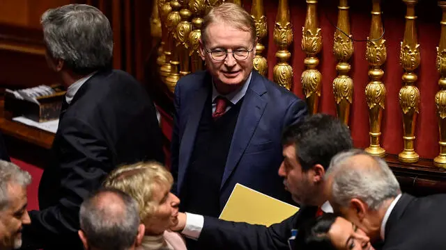 Il senatore Lucio Malan durante l’informativa del ministro Salvini in Senato sulla situazione della rete ferroviaria, Roma, 22 gennaio 2025. ANSA/RICCARDO ANTIMIANI