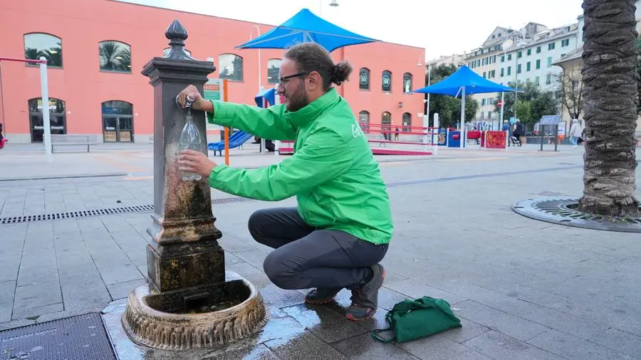 Valori di Pfas, la raccolta dei campioni di Greenpeace