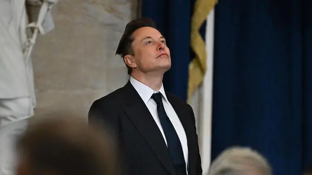 epa11838996 Tesla CEO Elon Musk arrives ahead of the 60th inaugural ceremony where Donald Trump will be sworn in as the 47th president in the US Capitol Rotunda in Washington, DC, USA, 20 January 2025. EPA/RICKY CARIOTI / POOL