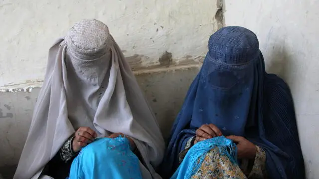 epa11796261 Afghan women stitch handicrafts and clothes to be sold in local markets at a workshop in Kandahar, Afghanistan, 28 December 2024. After the Taliban's ban on women's education and work, many Afghan women have turned to home-based handicrafts to support their families economically, particularly in Kandahar where they sell their products in local markets. EPA/QUDRATULLAH RAZWAN