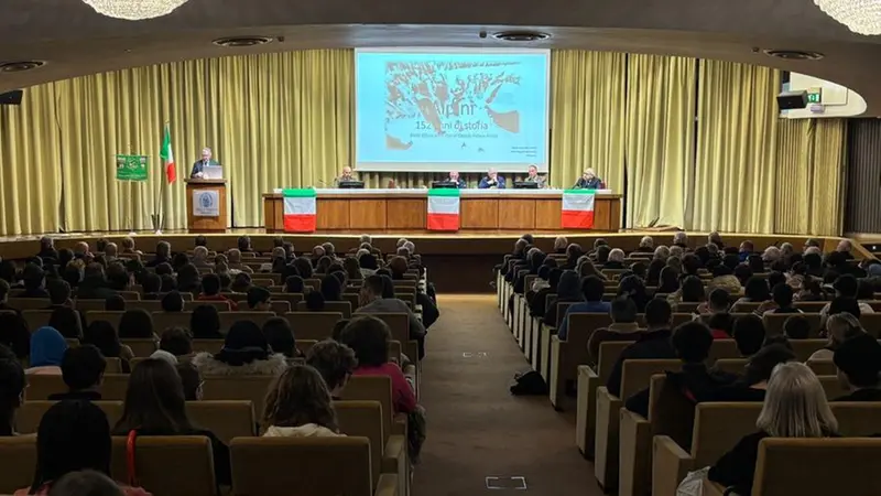 Circa 500 gli studenti presenti al convegno - © www.giornaledibrescia.it