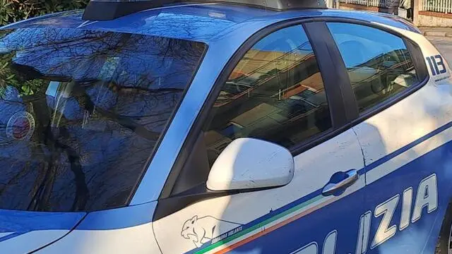 Auto polizia generica ad Ancona