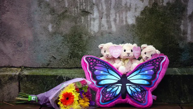 epa11847376 Tributes left outside Liverpool Crown Court in Liverpool, Britain, 23 January 2025, where 18 year-old Axel Rudakubana is to be sentenced after pleading guilty to the murder of three young girls and the attempted murder of eight other children and two adults in Southport. EPA/ADAM VAUGHAN
