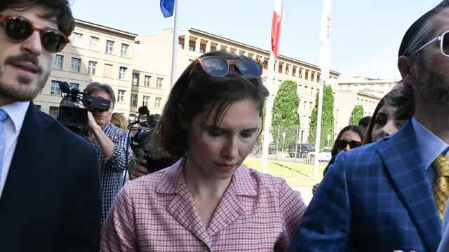 Amanda Knox arriva al Palazzo di Giustizia di Firenze accompagnata dal marito Chris Robinson e dagli Avvocati per la calunnia ricevuta da Patrick Lumuba . na Firenze 05 Giugno 2024 ANSA/CLAUDIO GIOVANNINI