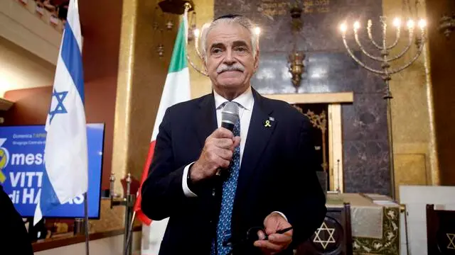 Walker Meghnagi partecipa alla commemorazione delle vittime di Hamas alla Sinagoga Centrale a Milano, 6 gennaio 2024. ANSA/MOURAD BALTI TOUATI