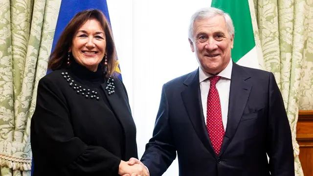 epa11849852 Italian Foreign Minister Antonio Tajani (R) welcomes European Commissioner for the Mediterranean Dubravka Suica (L) prior to their meeting at Chigi Palace in Rome, Italy, 24 January 2025. EPA/ANGELO CARCONI