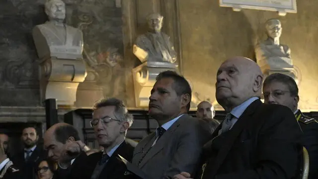 Il ministro della Giustizia Carlo Nordio (D) durante l'inaugurazione dell'anno giudiziario del Distretto della Corte d'Appello di Napoli, 25 gennaio 2025. ANSA/ CIRO FUSCO