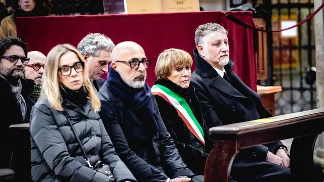 Il fratello Giulio (S) l'assessore alla cultura Torino Rosanna Purchia e il Ministro della cultura Alessandro Giuli. Torino 25 gennaio 2025 ANSA/TINO ROMANO