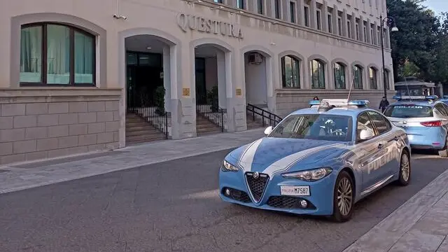 Questura Reggio Calabria volante volanti auto polizia