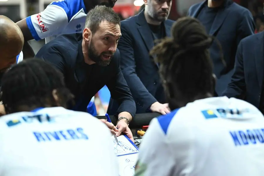 Basket, gli scatti di Varese-Germani