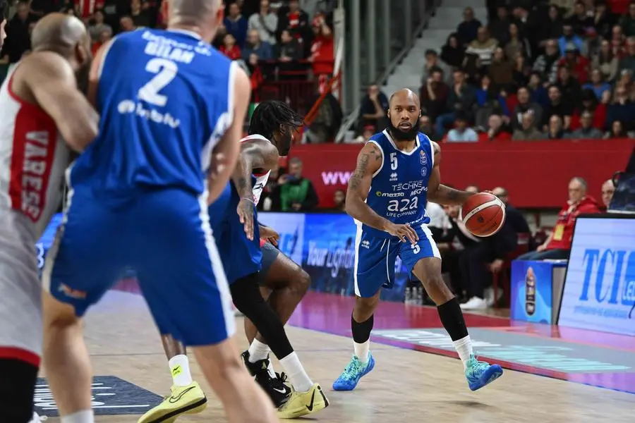 Basket, gli scatti di Varese-Germani