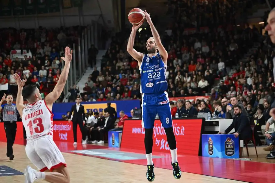 Basket, gli scatti di Varese-Germani