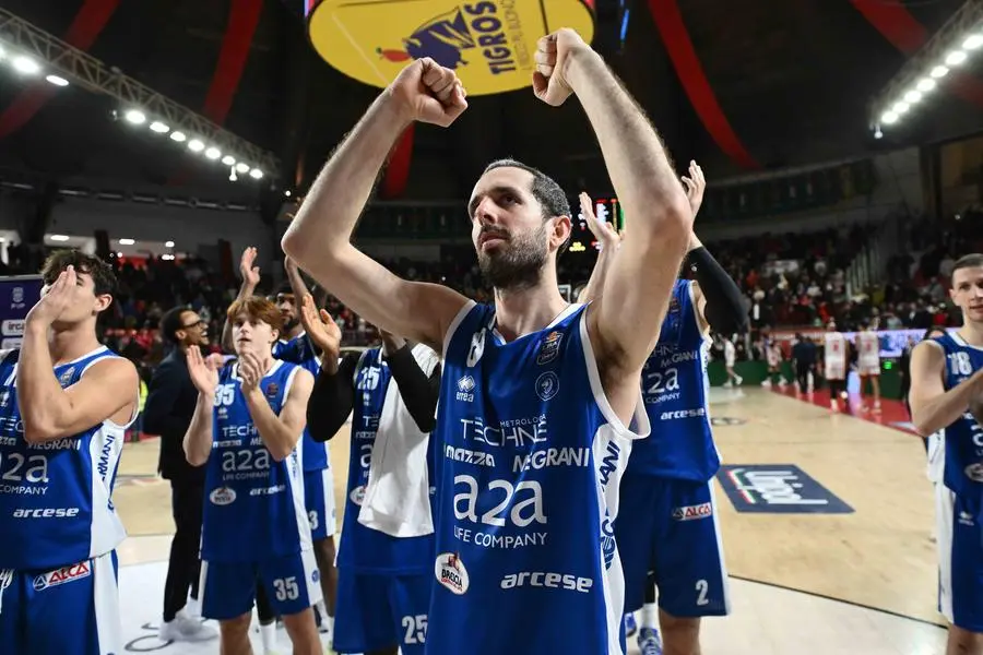 Basket, gli scatti di Varese-Germani