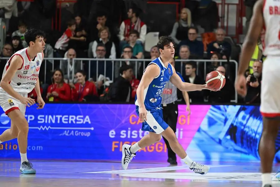 Basket, gli scatti di Varese-Germani