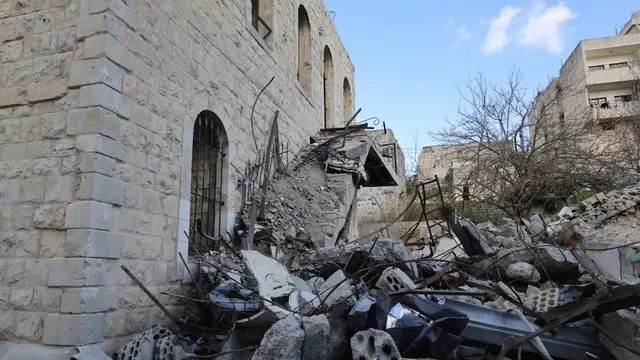 epa11839556 Destruction in Bint Jbeil after Lebanese authorities permitted the return of citizens who fled the city during the hostilities between Israel and Hezbollah, in Bint Jbeil, southern Lebanon, 20 January 2025. A committee overseeing the ceasefire between Israel and Hezbollah declared Bint Jbeil and the town of Ainatha as 'safe areas' after the Lebanese army completed its deployment and allowed residents to return to their home villages. EPA/STR