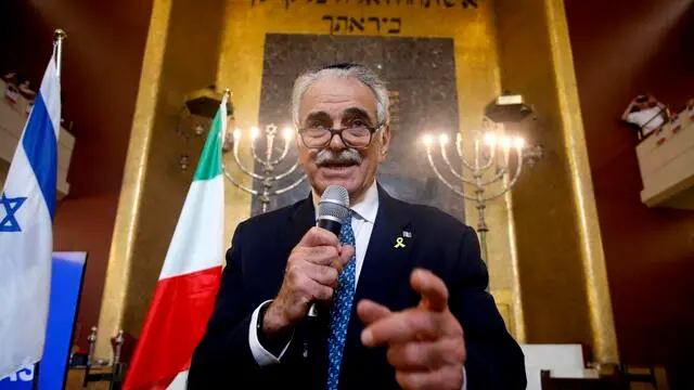 Walker Meghnagi partecipa alla commemorazione delle vittime di Hamas alla Sinagoga Centrale a Milano, 6 gennaio 2024. ANSA/MOURAD BALTI TOUATI