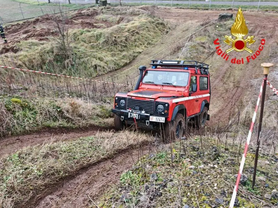 Guida su terreno non preparato: il corso patenti di terza categoria dei vigili del fuoco volontari