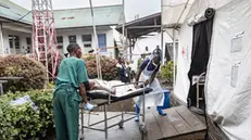 epa11850527 A victim of fighting between the M23 rebels and the Armed forces of the Democratic Republic of Congo (FARDC) is attended to in Cbeca Ndosho hospital in Goma, North Kivu province, Democratic Republic of Congo, 24 January 2025. A Congolese military governor was killed by rebels from the Rwanda-backed M23, as confirmed by an army spokesperson. EPA/NADAA KAHASHY