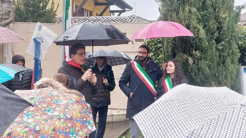 La cerimonia organizzata a Cortine di Nave in occasione della Giornata della Memoria - © www.giornaledibrescia.it
