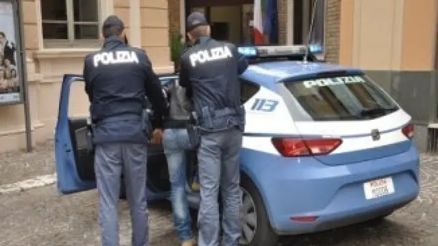 ANCONA, 25 NOV - Arresto polizia (generica).