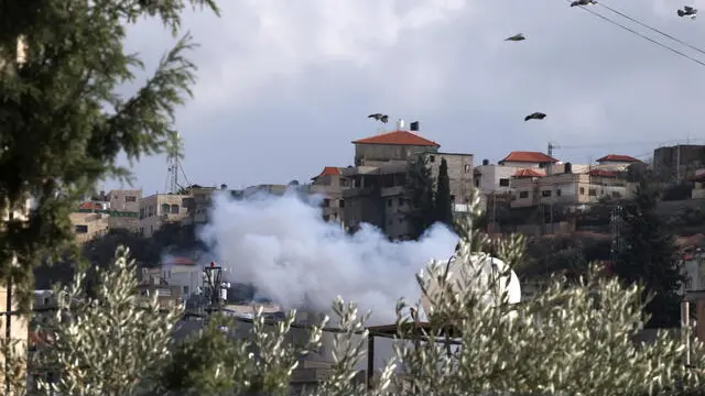 epa11847389 Smoke rises from Jenin refugee camp on the third day of an Israeli military operation in the West Bank city of Jenin, 23 January 2025. The Israeli military launched a 'counterterrorism operation' in Jenin on 21 January 2025, resulting in at least 12 Palestinian deaths and more than 50 injuries, according to the Palestinian Ministry of Health. EPA/ALAA BADARNEH